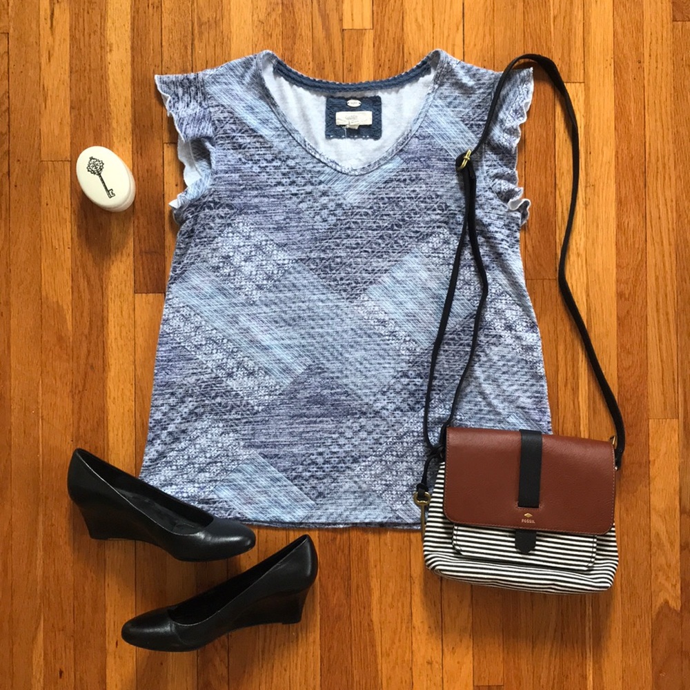 Cupio ruffle sleeve knit top size medium